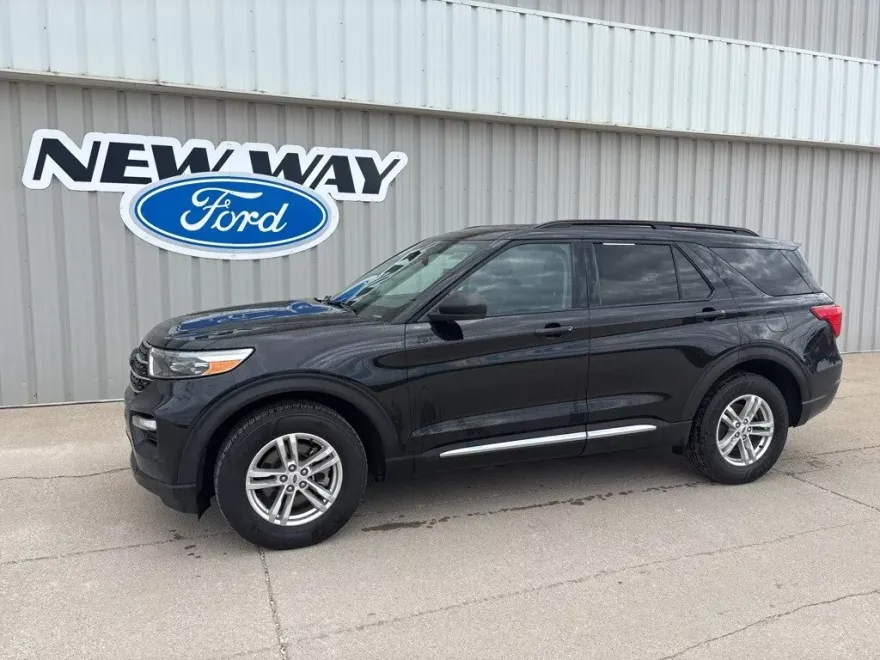 2023 Ford Explorer XLT photo 1