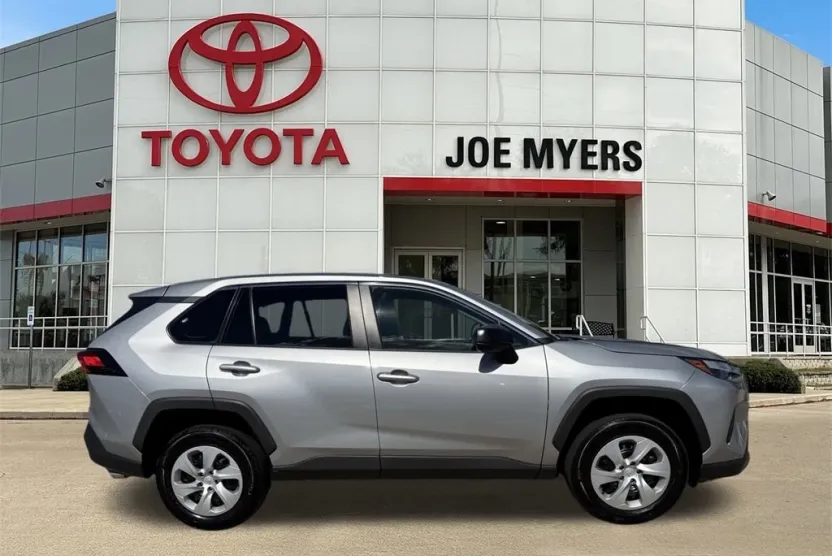 2024 Toyota RAV4 LE photo 1