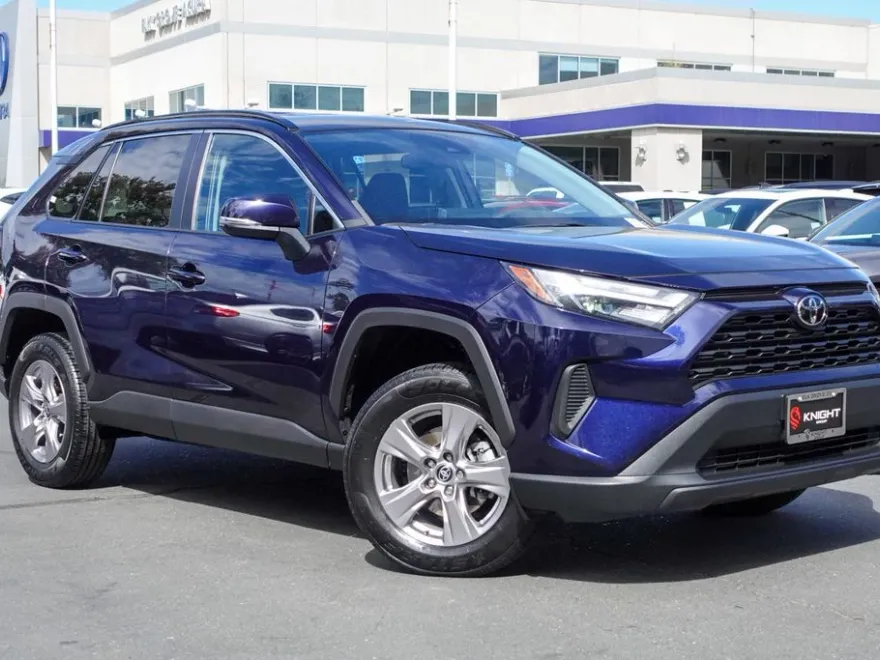 2023 Toyota RAV4 XLE photo 1
