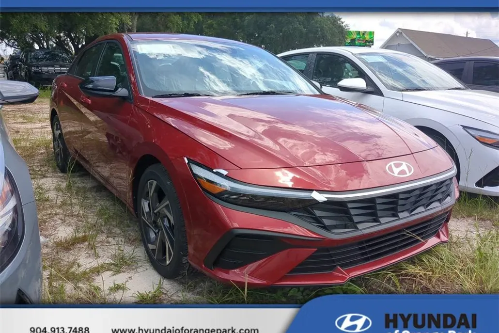 2025 Hyundai Elantra SEL Sport photo 1