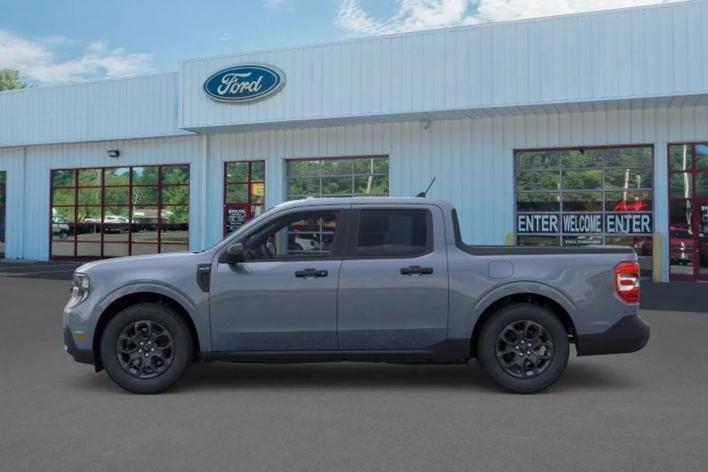 2025 Ford Maverick XLT photo 1