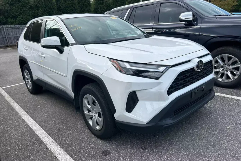 2024 Toyota RAV4 LE photo 1