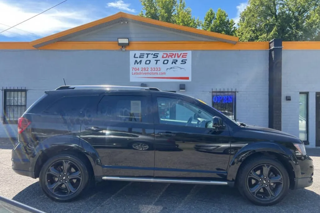 2020 Dodge Journey Crossroad photo 1