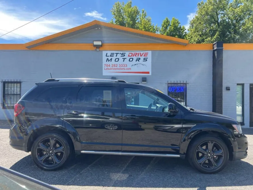 2020 Dodge Journey Crossroad photo 1