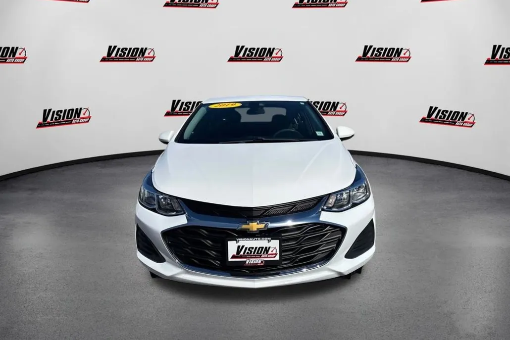 2019 Chevrolet Cruze LS photo 1