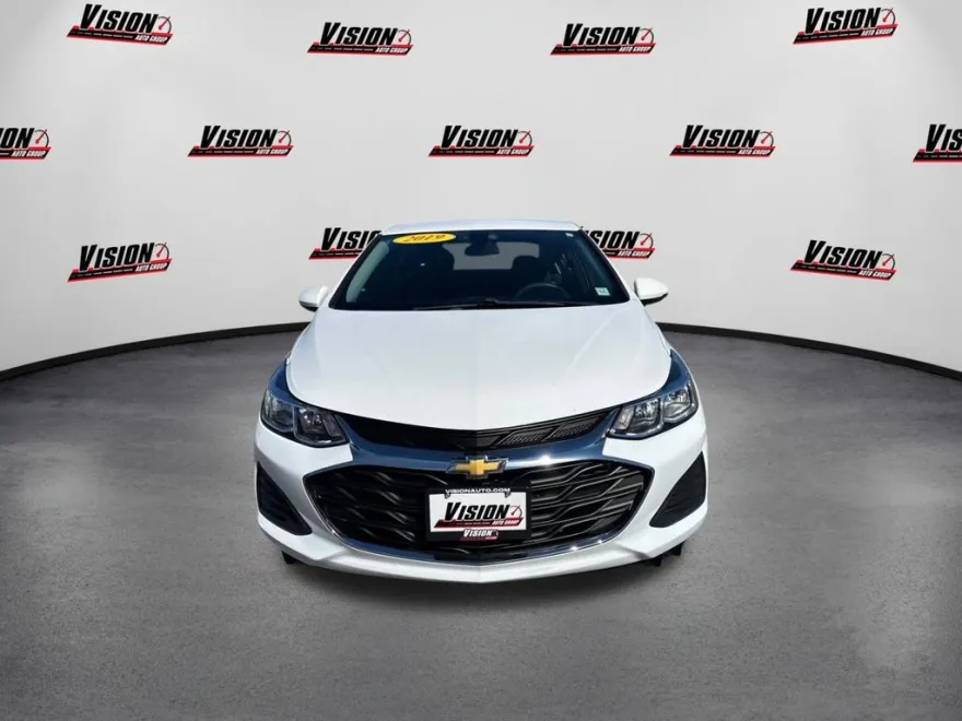 2019 Chevrolet Cruze LS photo 1