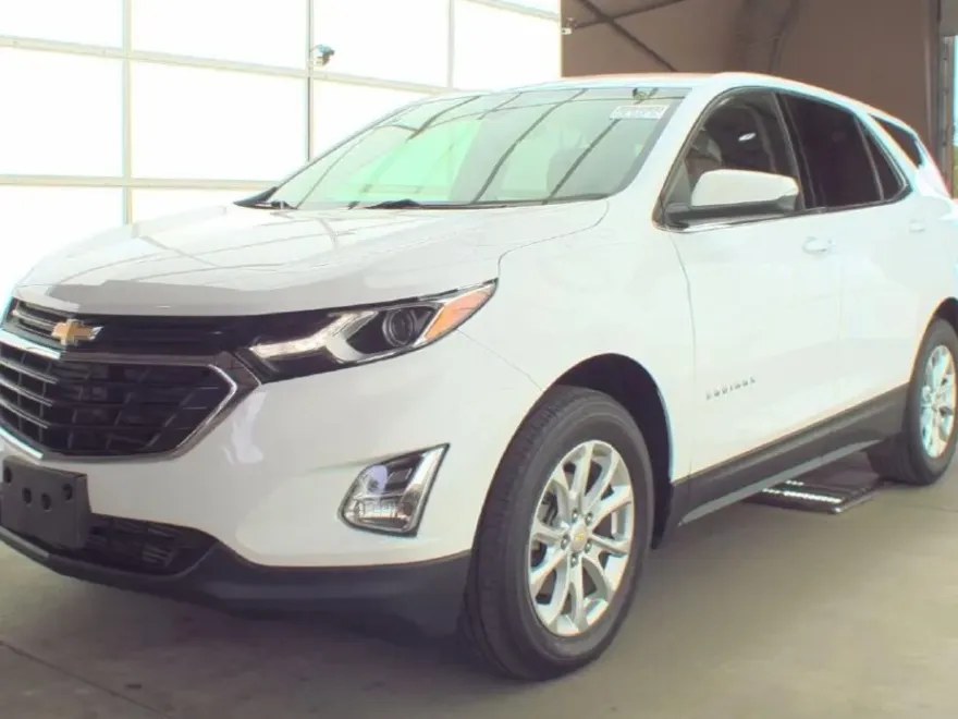 2019 Chevrolet Equinox LT photo 1