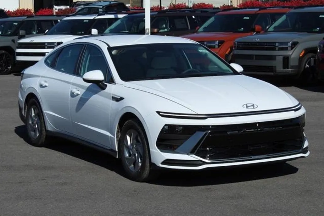 2025 Hyundai Sonata SE photo 1