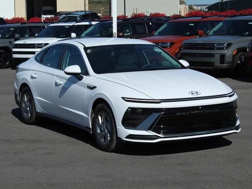 2025 Hyundai Sonata SE photo 1
