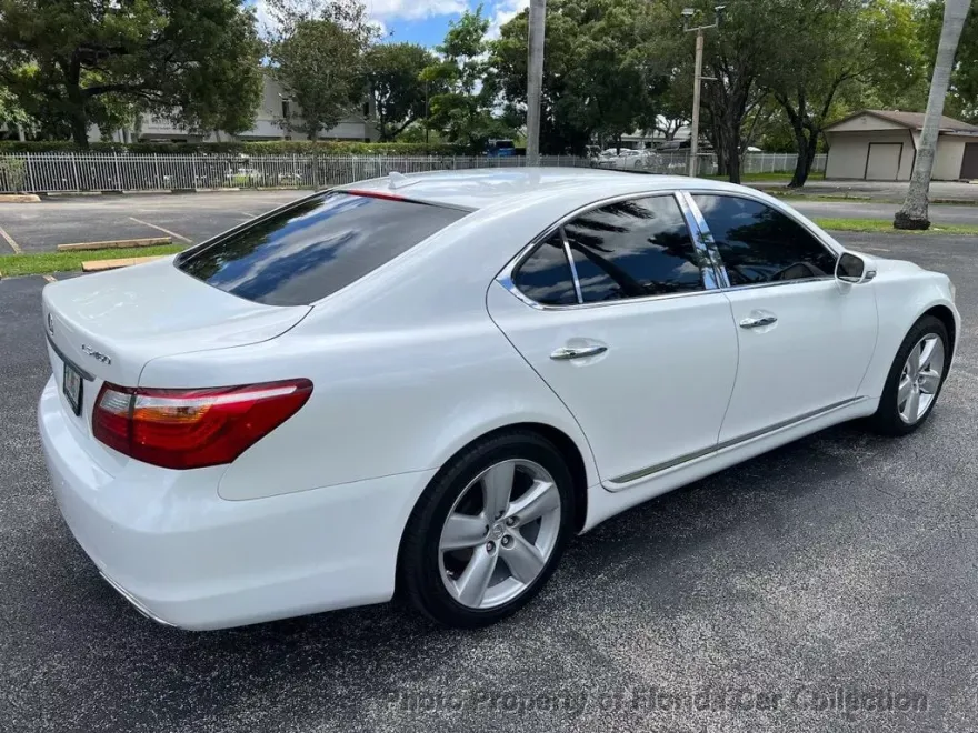 2010 Lexus LS 460 photo 1