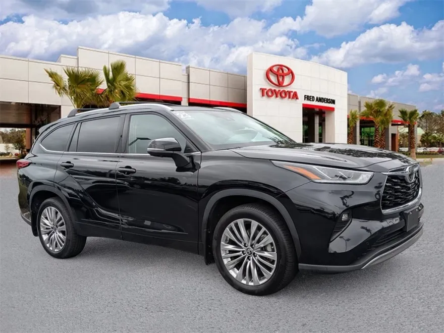 2023 Toyota Highlander Platinum photo 1
