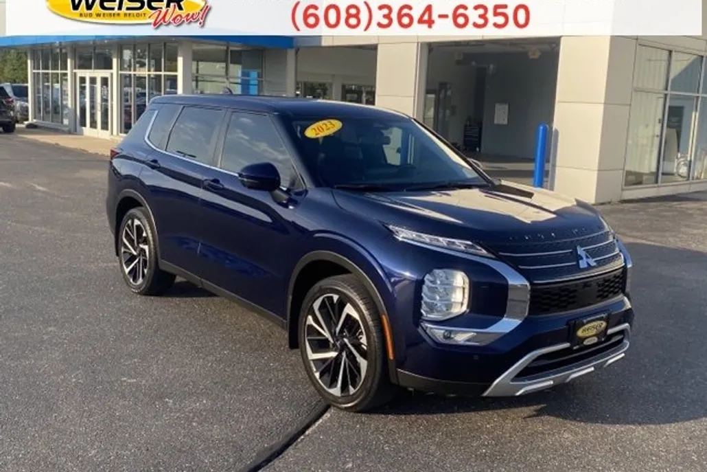 2023 Mitsubishi Outlander SE photo 1