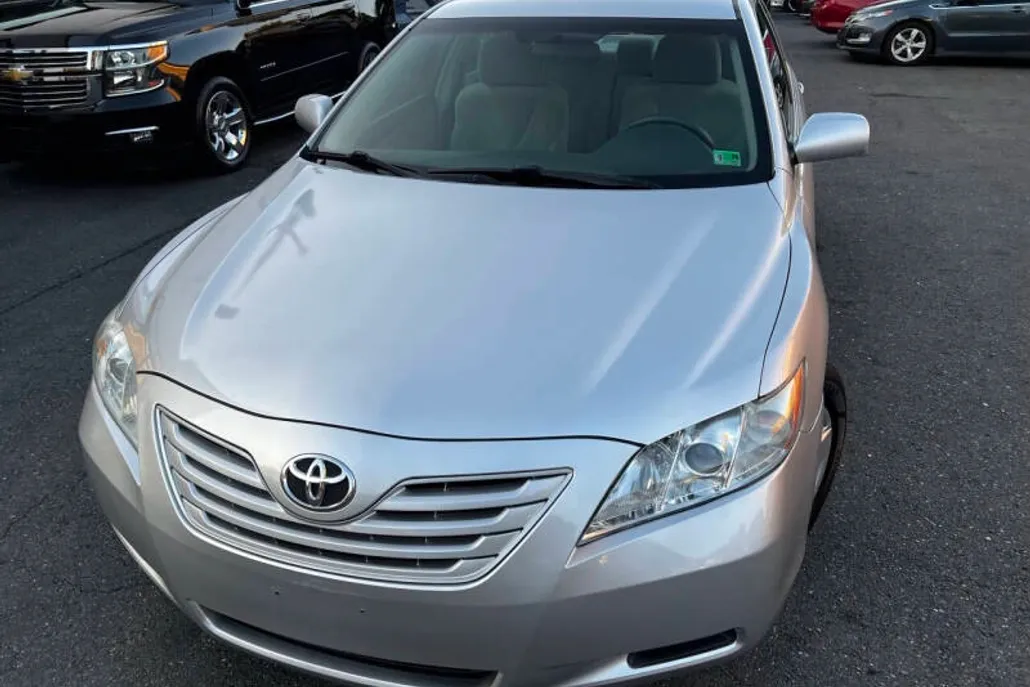 2008 Toyota Camry LE photo 1