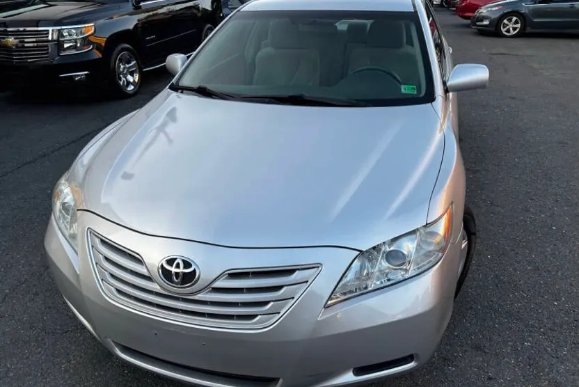 2008 Toyota Camry LE photo 1
