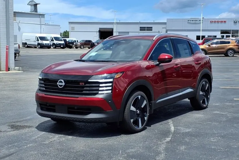 2025 Nissan Kicks SR photo 1