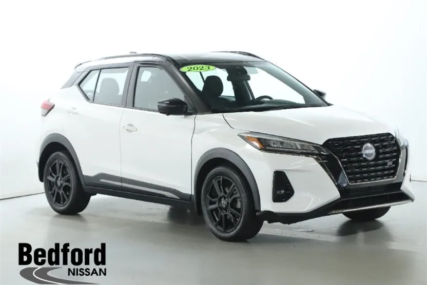2023 Nissan Kicks SR photo 1