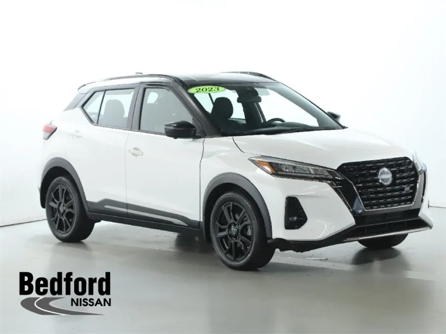 2023 Nissan Kicks SR photo 1