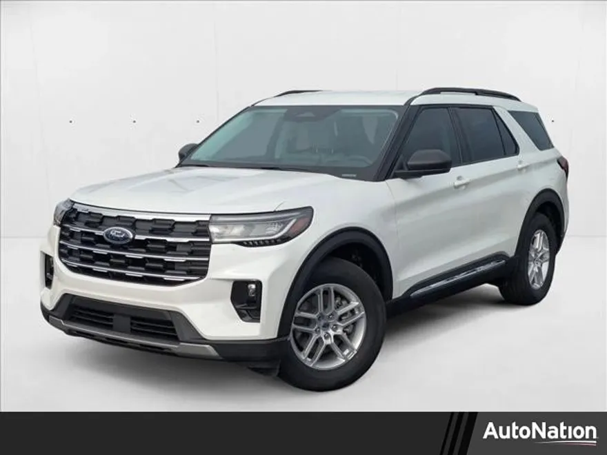 2025 Ford Explorer photo 1
