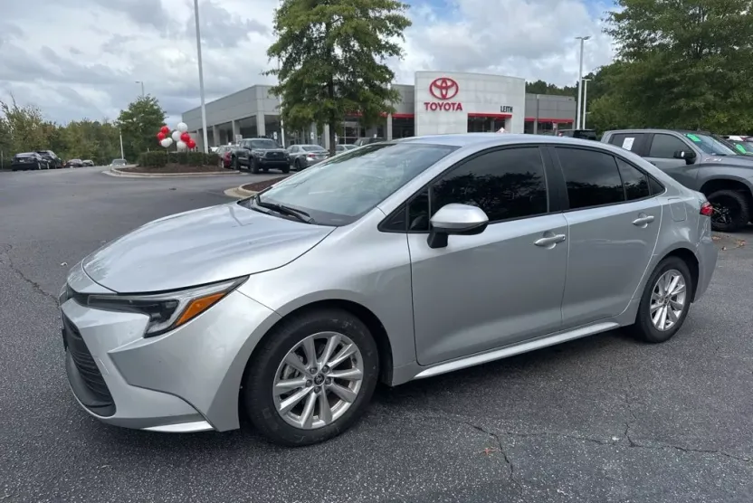 2024 Toyota Corolla Hybrid LE photo 1