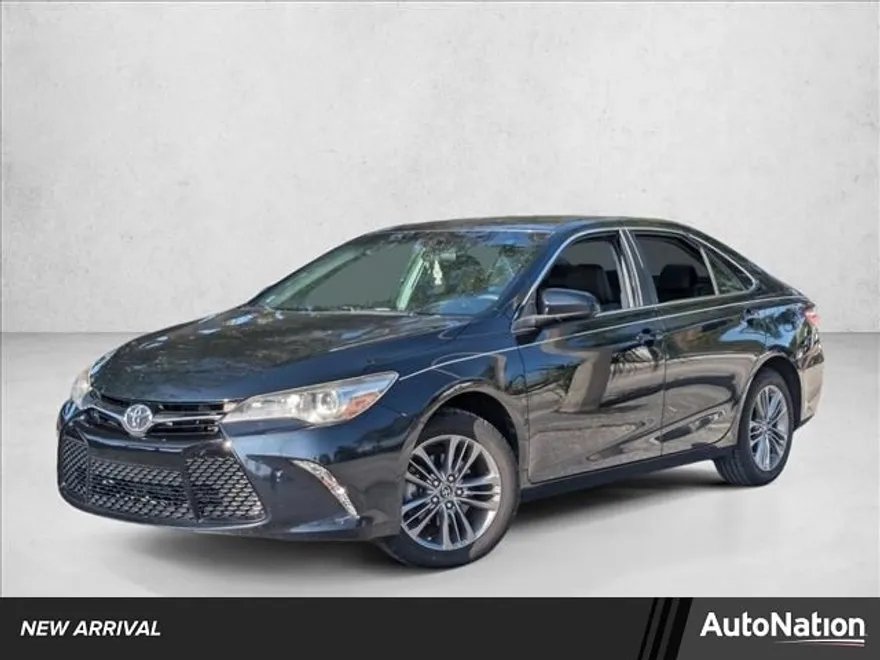 2017 Toyota Camry SE photo 1