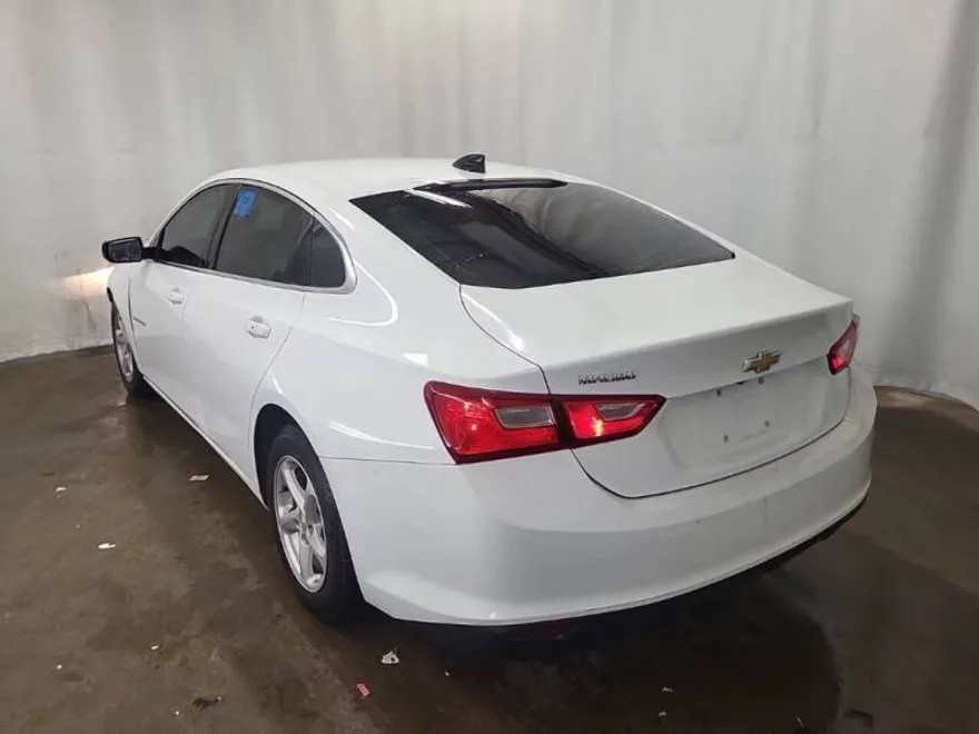 2017 Chevrolet Malibu LS photo 1
