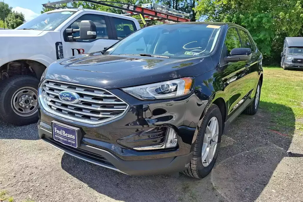 2022 Ford Edge SEL photo 1