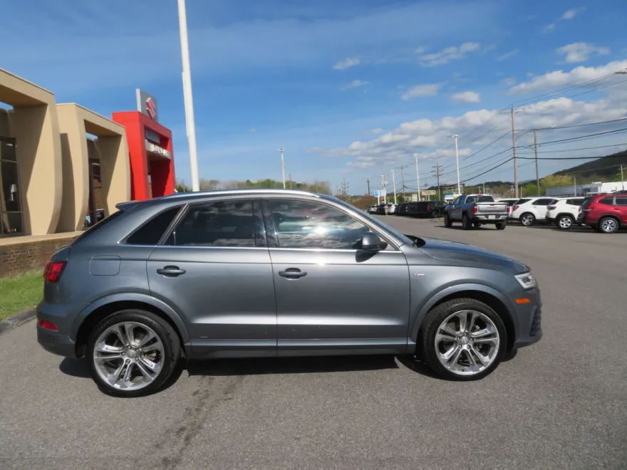 2016 Audi Q3 Prestige photo 1