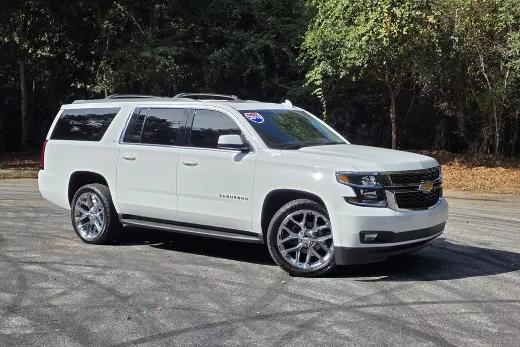 2019 Chevrolet Suburban 1500 LT photo 1