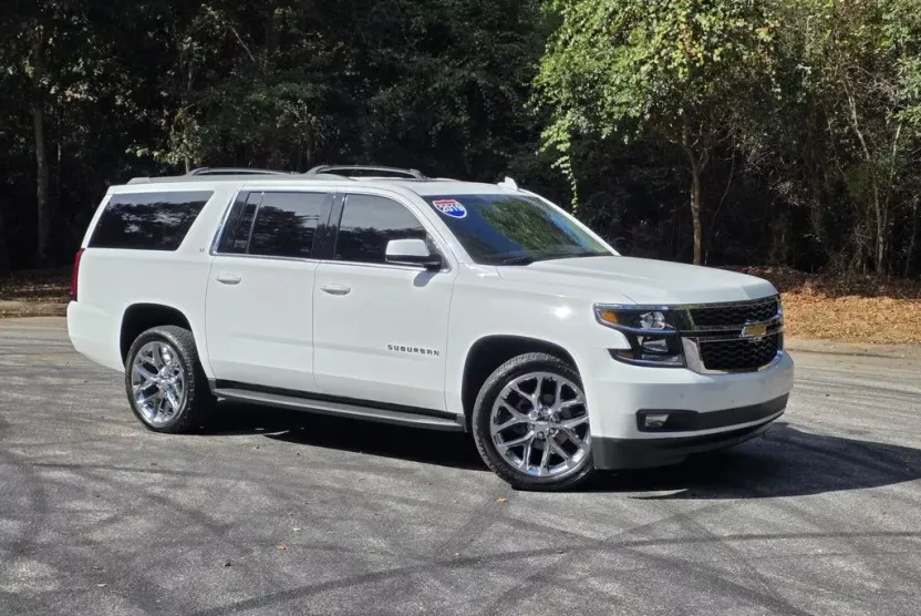 2019 Chevrolet Suburban 1500 LT photo 1