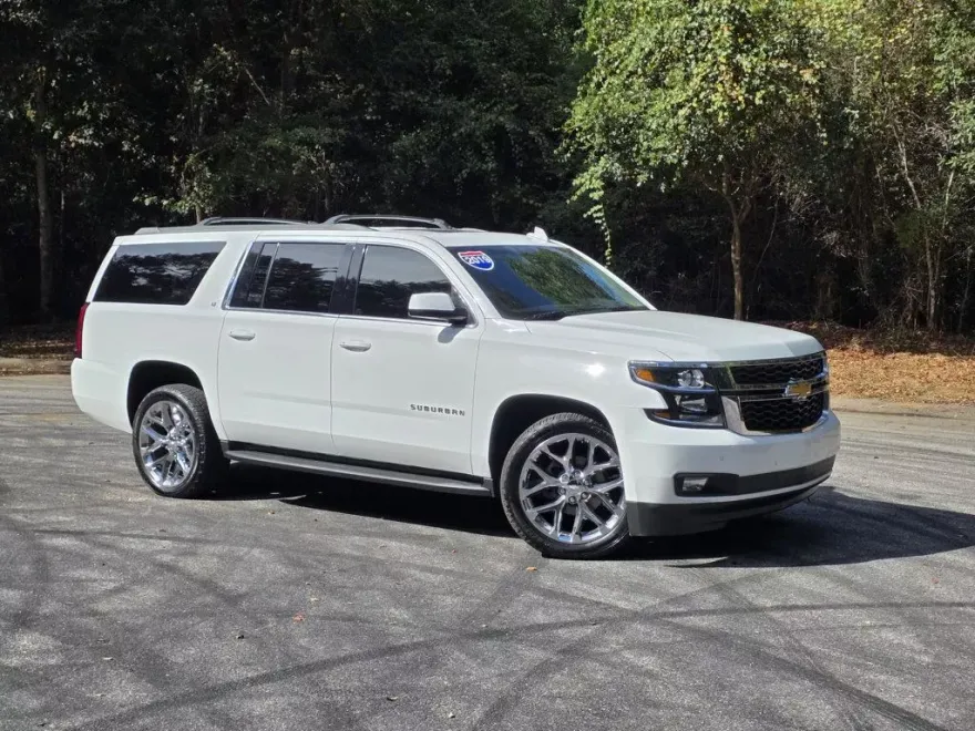 2019 Chevrolet Suburban 1500 LT photo 1