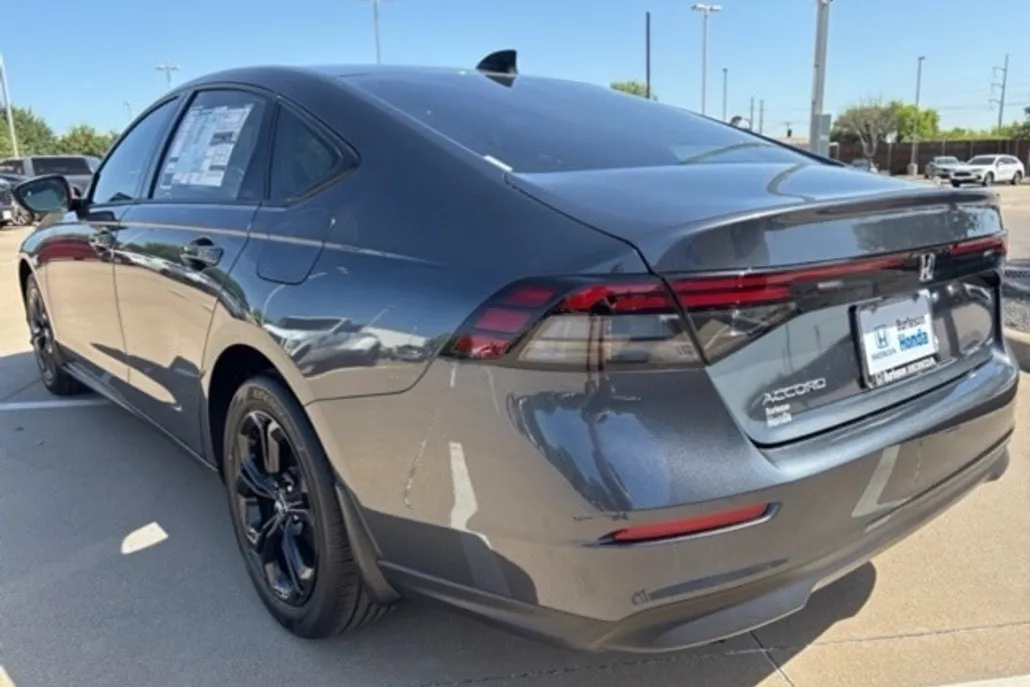 2025 Honda Accord SE photo 1
