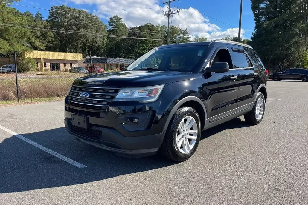2016 Ford Explorer Base photo 1