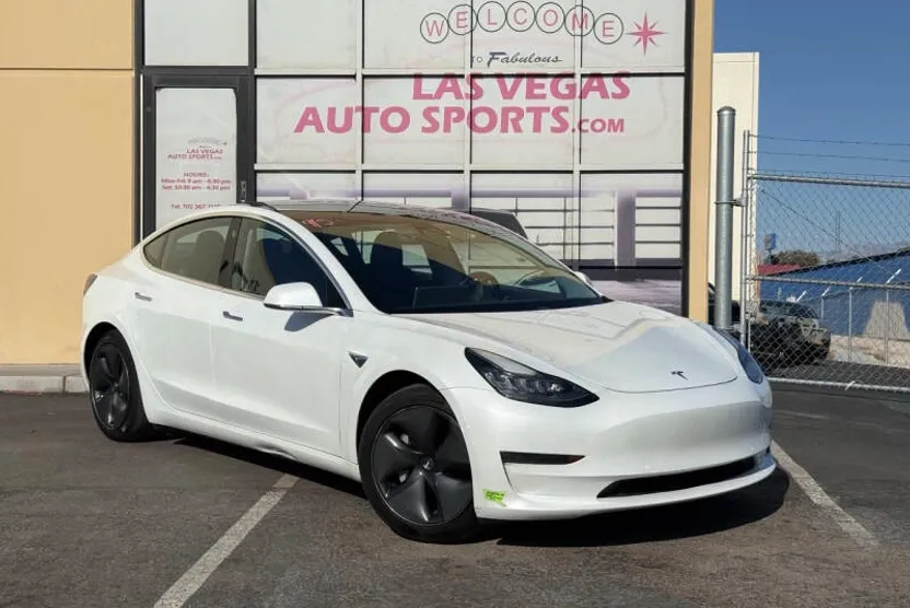 2020 Tesla Model 3 Standard Range Plus photo 1