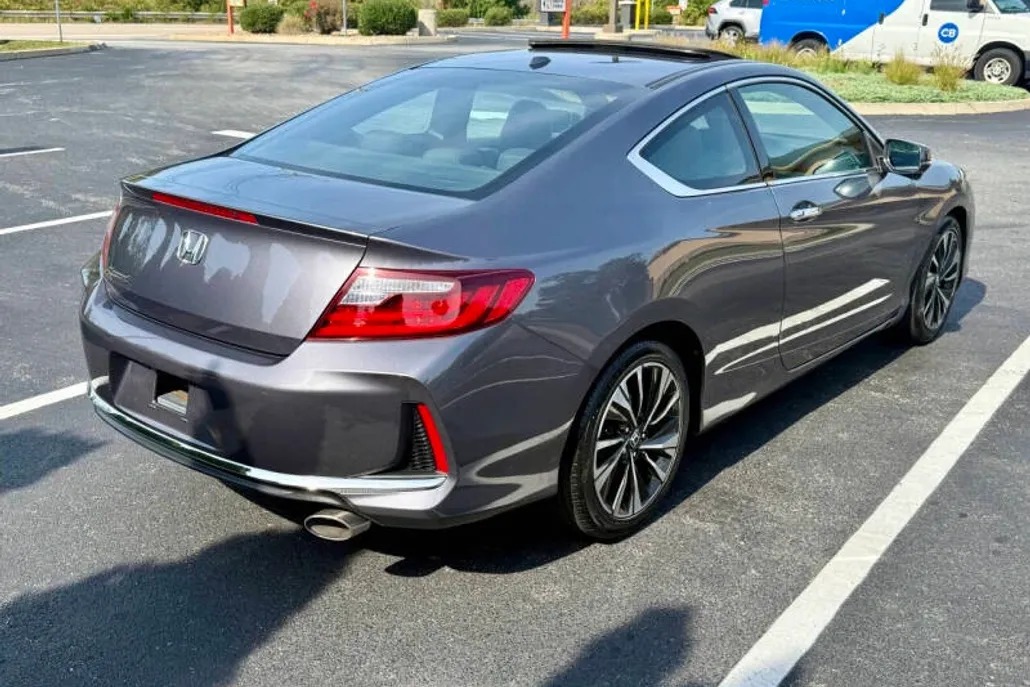 2016 Honda Accord EX-L photo 1