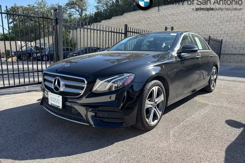2018 Mercedes Benz E 300 4MATIC Sedan photo 1