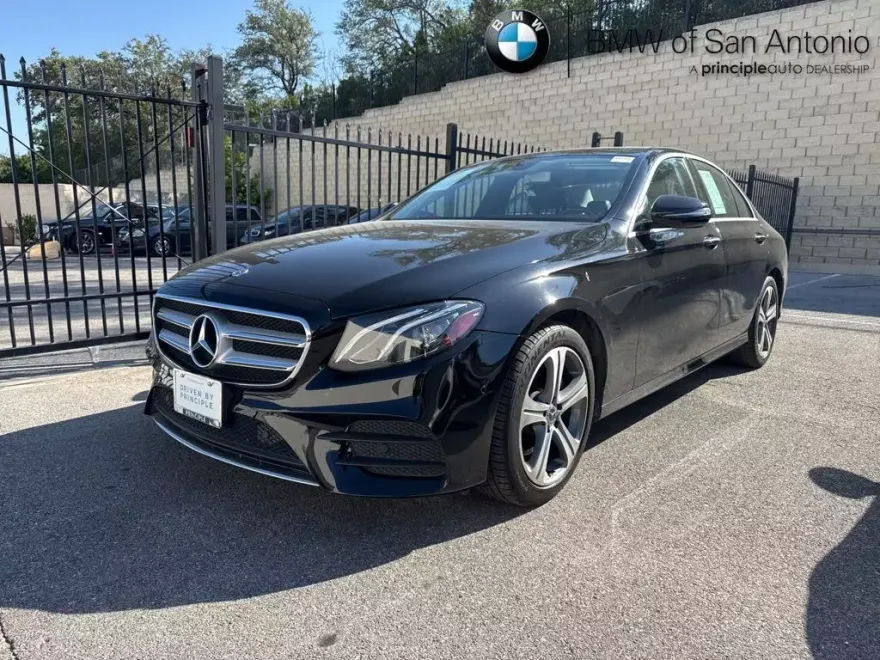 2018 Mercedes Benz E 300 4MATIC Sedan photo 1