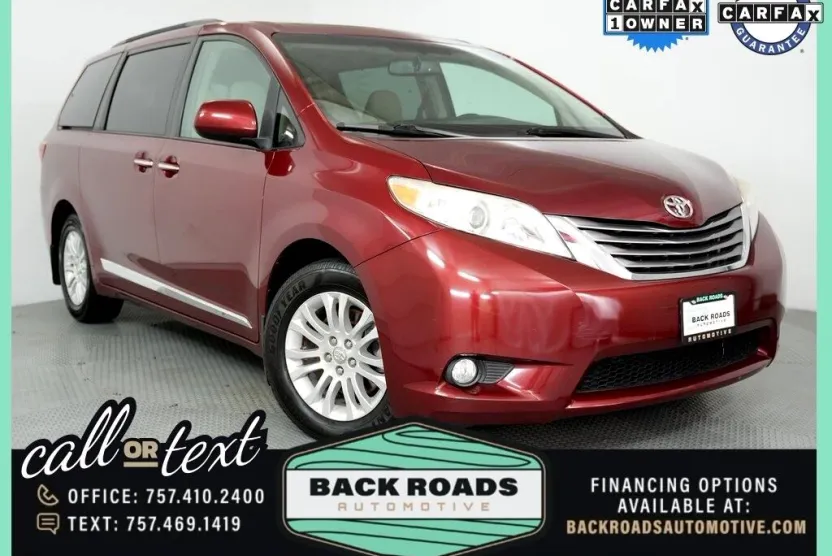 2017 Toyota Sienna XLE photo 1