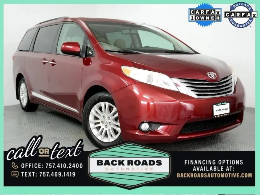 2017 Toyota Sienna XLE photo 1