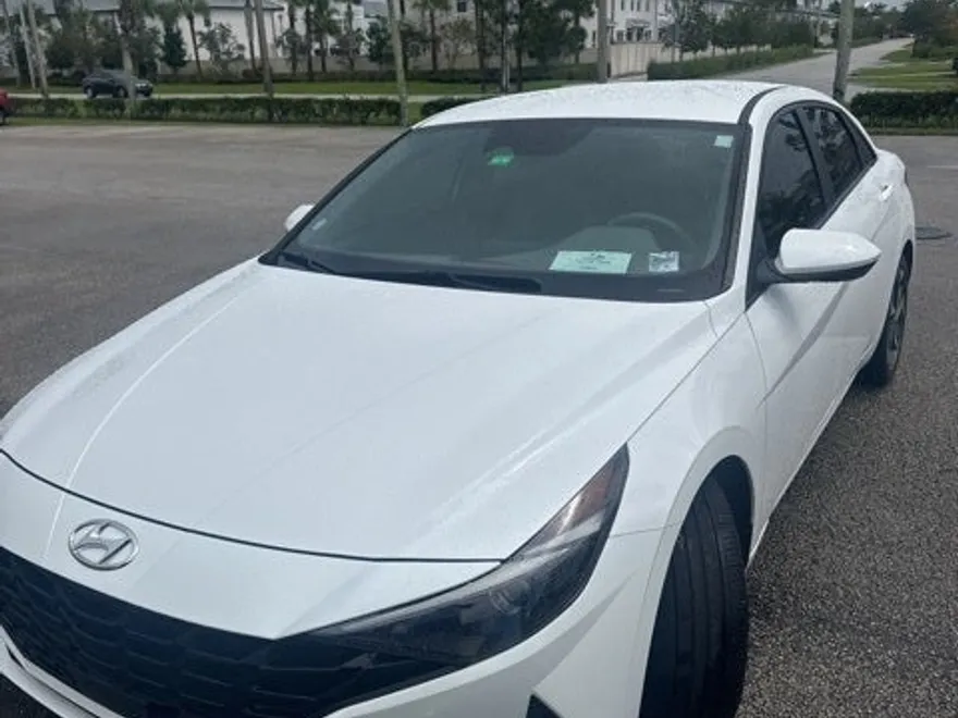 2023 Hyundai Elantra SEL Convenience photo 1