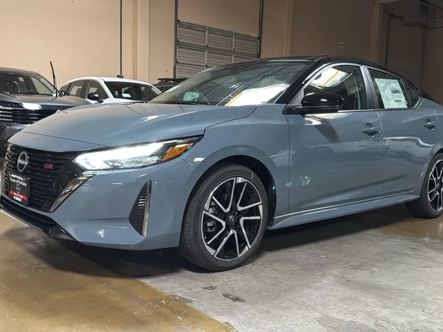 2025 Nissan Altima SR photo 1