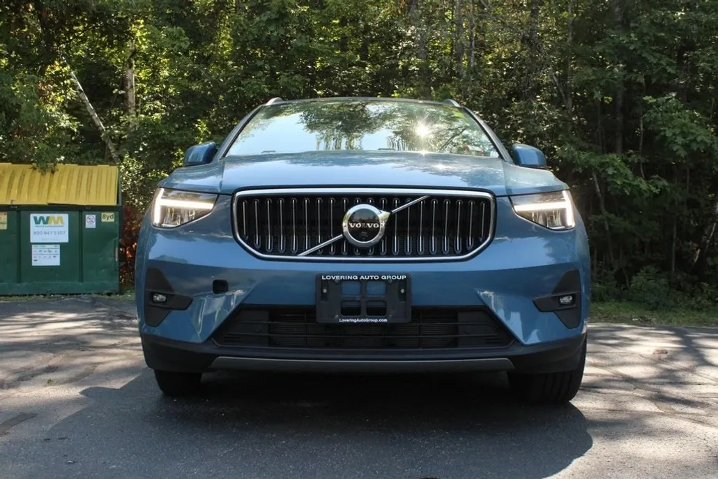2023 Volvo XC40 Plus photo 1