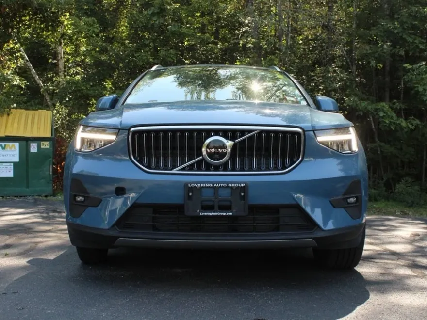 2023 Volvo XC40 Plus photo 1