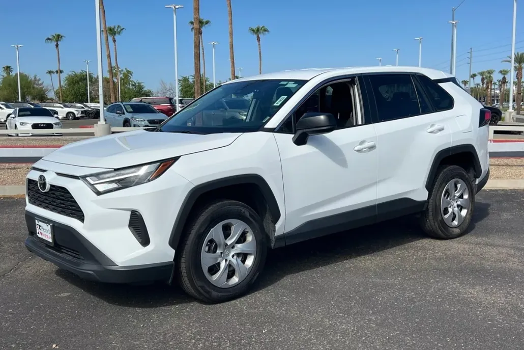 2024 Toyota RAV4 LE photo 1