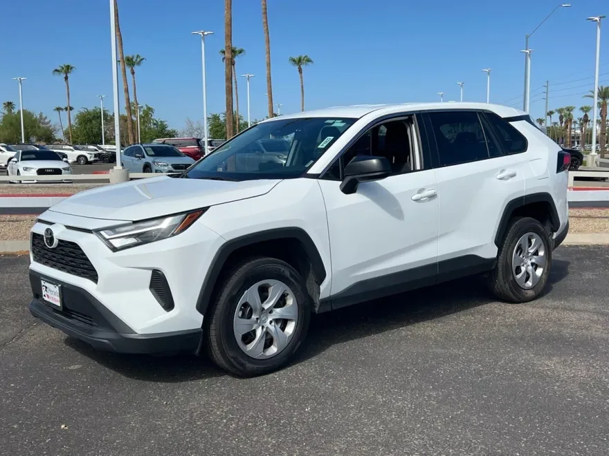 2024 Toyota RAV4 LE photo 1