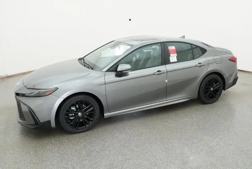 2026 Toyota Camry SE photo 1