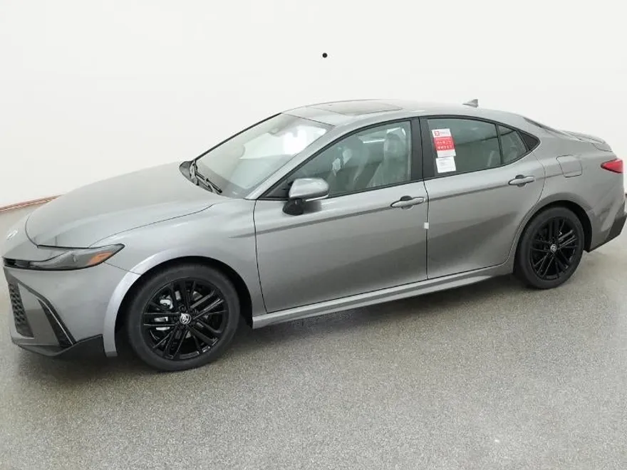 2026 Toyota Camry SE photo 1