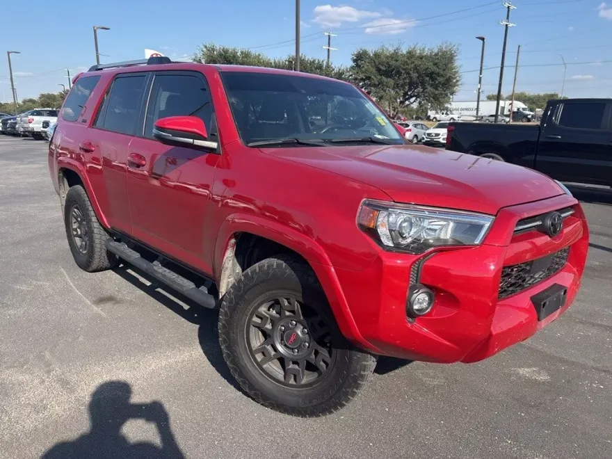 2023 Toyota 4Runner SR5 Premium photo 1