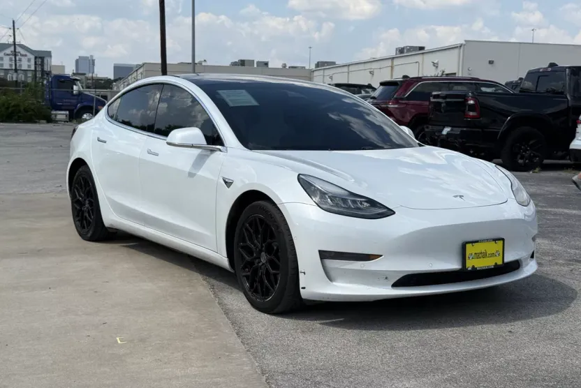 2020 Tesla Model 3 Long Range photo 1