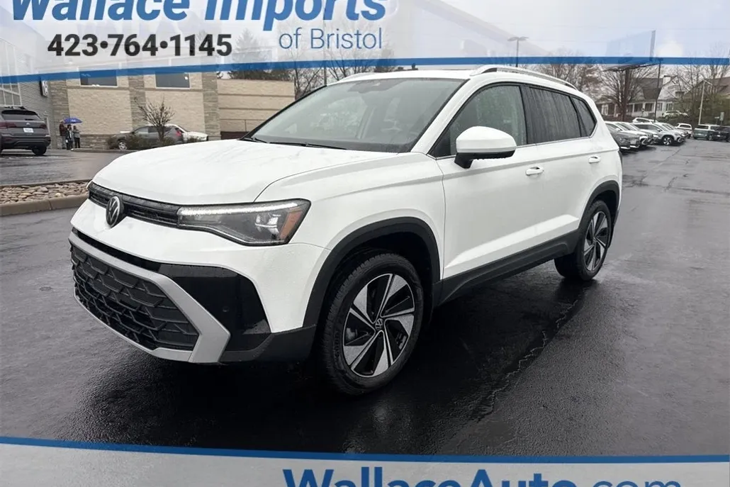 2025 Volkswagen Taos SE photo 1