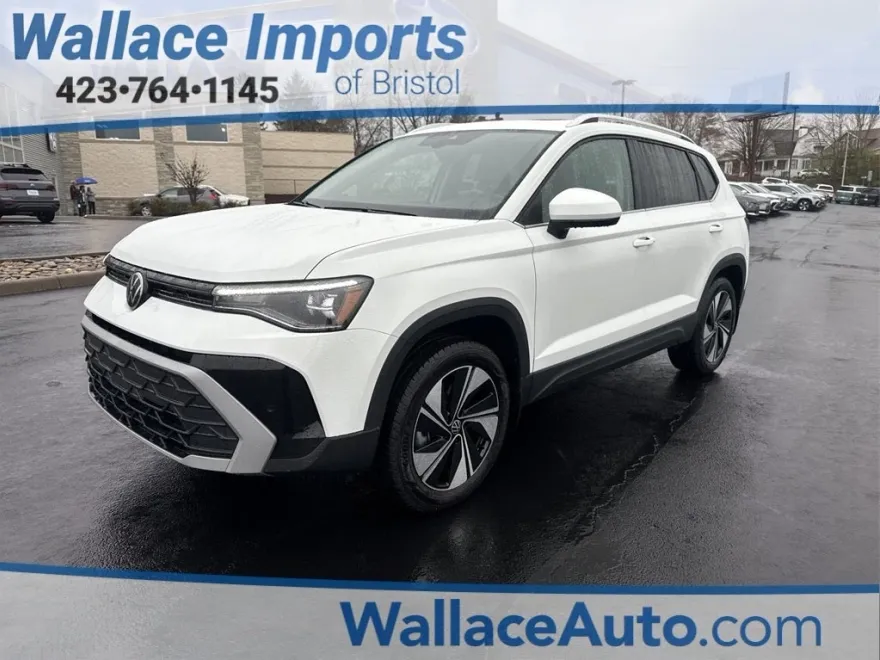 2025 Volkswagen Taos SE photo 1